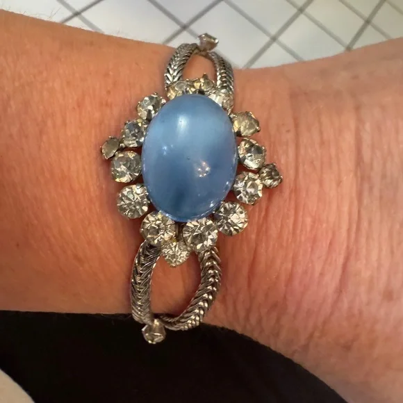 Vintage Faux Blue Moonstone and Rhinestone Wheat chain Bracelet. SIZE 7.5” - Picture 5 of 10